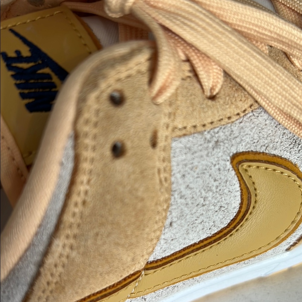 Very Good - Women's Nike Dunk Low LX Sneaker - White / Yellow - Gold - Size W7 - Picture 16 of 16